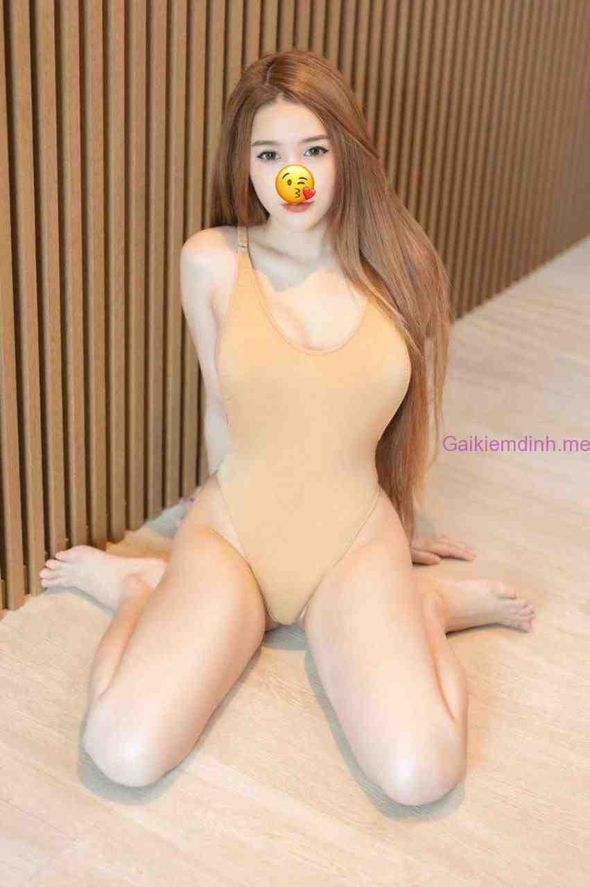 Ánh Hồng-xinh xắn cặp vú bự mông to tròn nóng bỏng