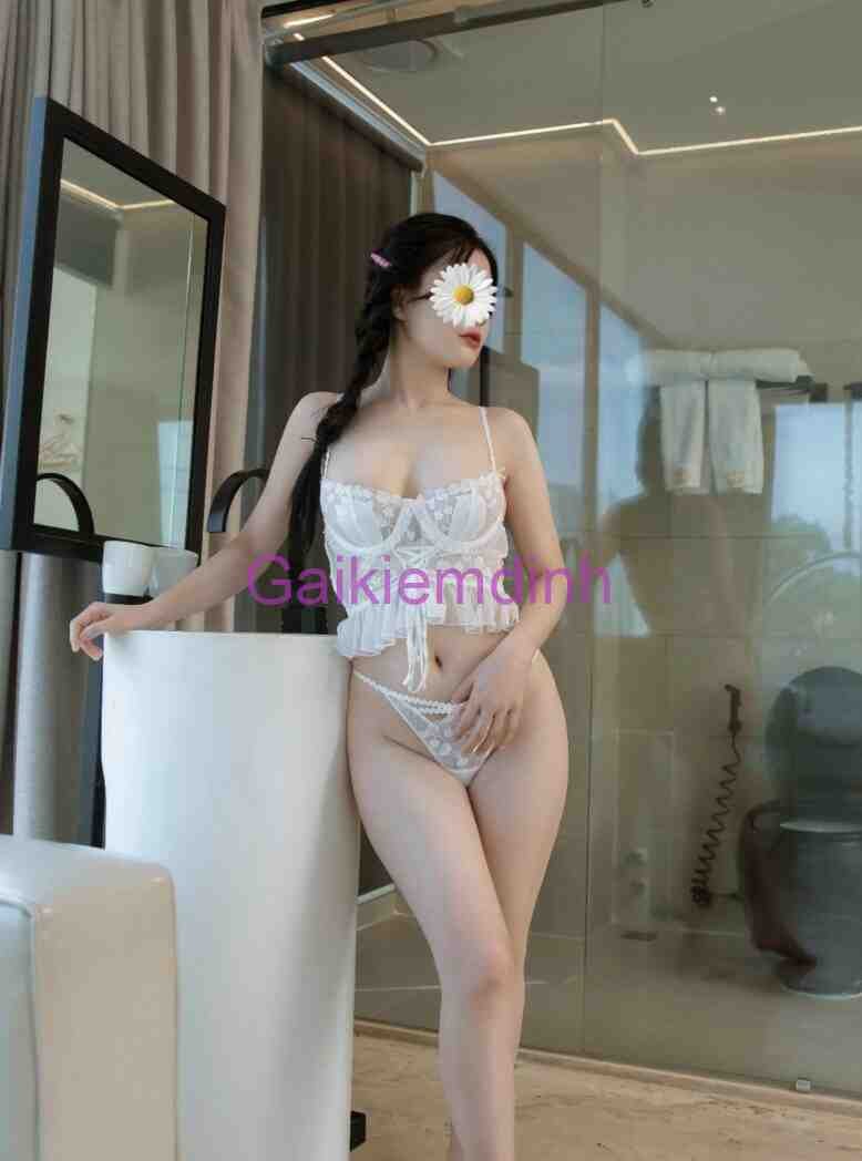 Vy Nhỏ Gái dâm dễ thương, body nóng bỏng