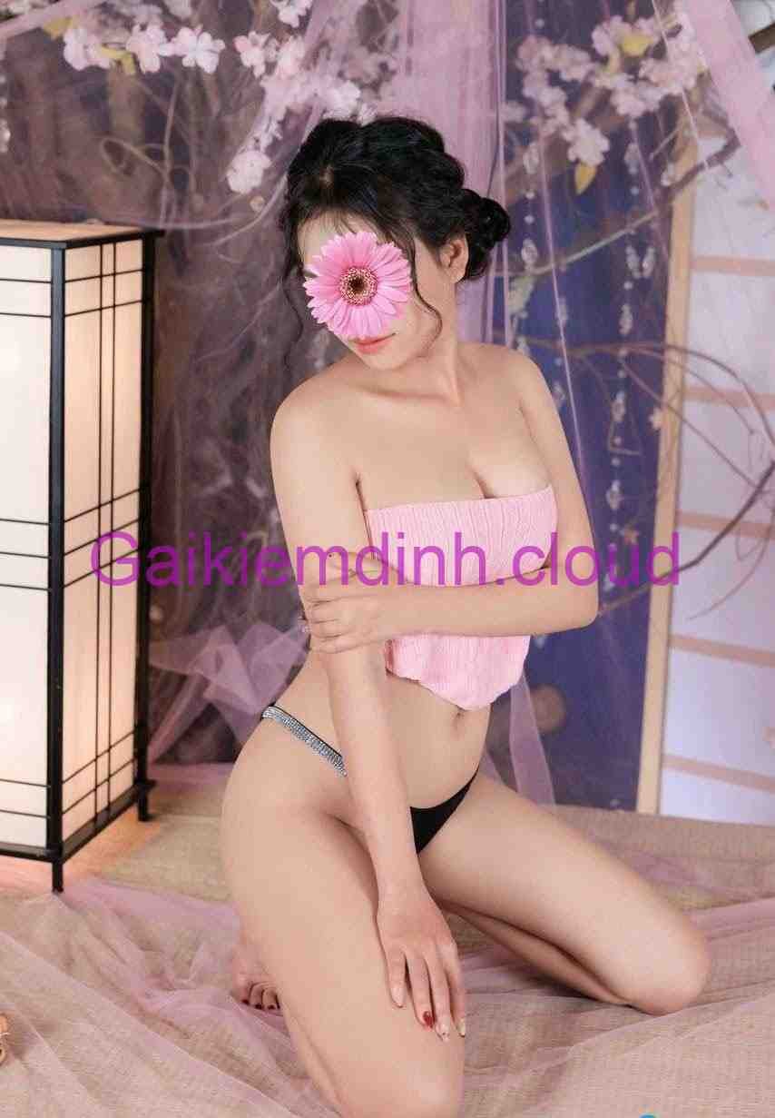Cẩm Tú – Em Gái Gọi Đà Lạt Giá Rẻ Sexy Gợi Dục, Gái Xinh Đi Khách Lâm Đồng Chất Lượng