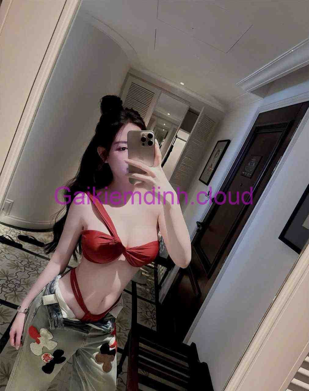Hà Linh 2k5 – Hàng Mới Siêu Ngon, Tươi Trẻ Dễ Thương | Gái Gọi Xinh Đẹp Cao Cấp Tại Nha Trang